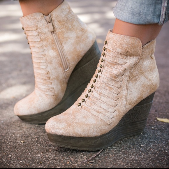 NIB Leather Woven zipper Demi Wedge Ankle Boots - Picture 2 of 8